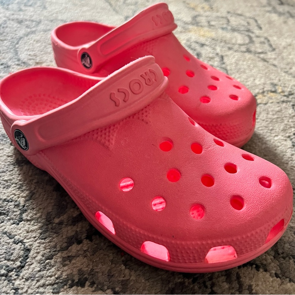 Pink Crocs Classic Clog